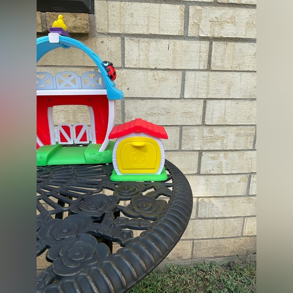 CoComelon Petting Farm Playset Sounds, Phrases and Musical for Kids and Toddlers - Picture 8 of 9